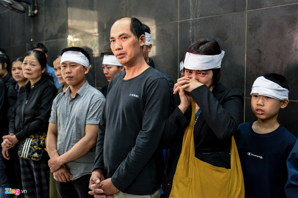 Người thân tiếc thương chiến sĩ PCCC thiệt mạng ở cao tốc Pháp Vân